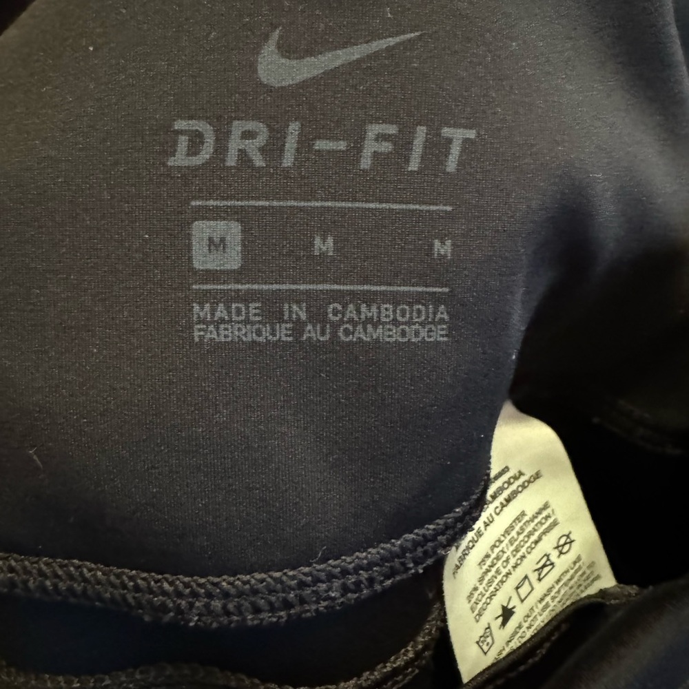 NIKE DriFit Epic LUX black Capri Leggings women’s size medium - side pockets - Picture 13 of 17